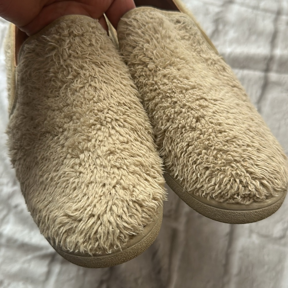 UGG Beige Fuzzy Slip-On Women’s Shoes Size 9.5 - Picture 8 of 9